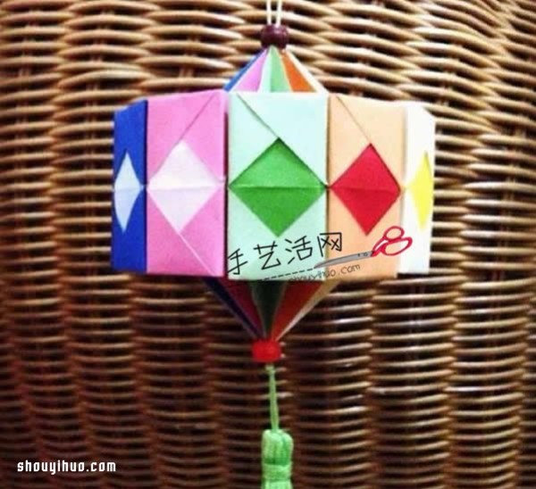 How to make an origami lantern, a tutorial on how to make a simple and beautiful lantern with illustrations