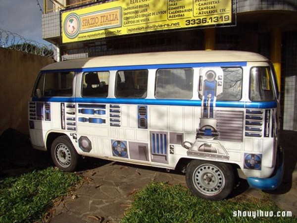 Star Wars fans enthusiastically modify their own vans with stickers