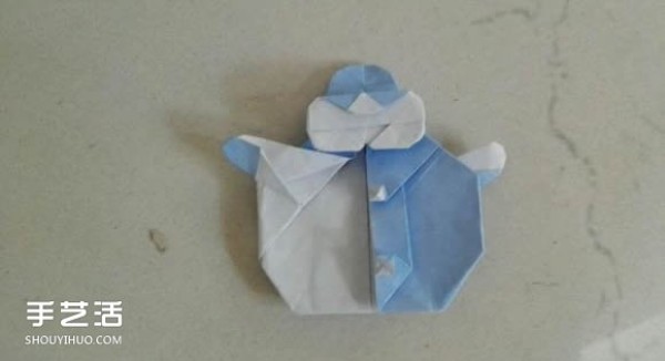 Tutorial on how to fold a snowman, with illustrations of folding a snowman by hand