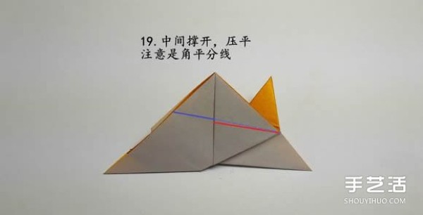 Illustration of folding method of origami piranha, step-by-step diagram of folding piranha by hand