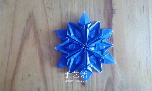 3D three-dimensional snowflake origami illustration, how to fold complex and exquisite snowflakes