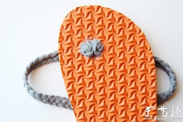 DIY method of renovating old items of flip-flops