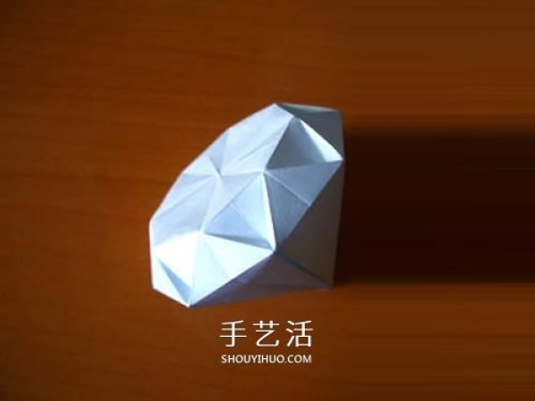 How to make a small gift for Valentines Day using handmade origami diamonds