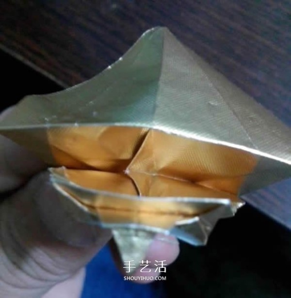 Using cigarette box paper waste and making origami three-dimensional owl illustration step-by-step