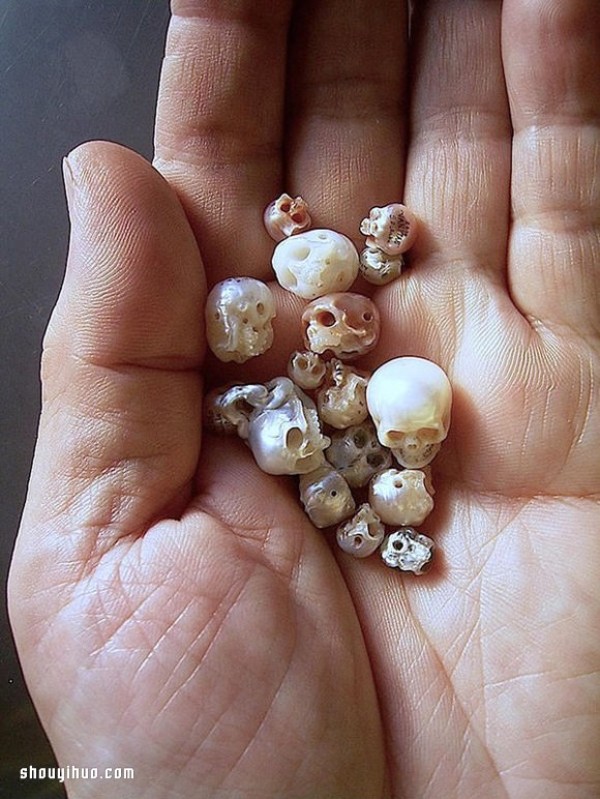 Pearls are carved into super personalized simple skull ornaments