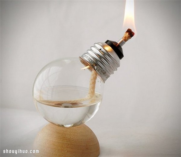 Use handmade DIY kerosene lamp vases from incandescent light bulb wastes