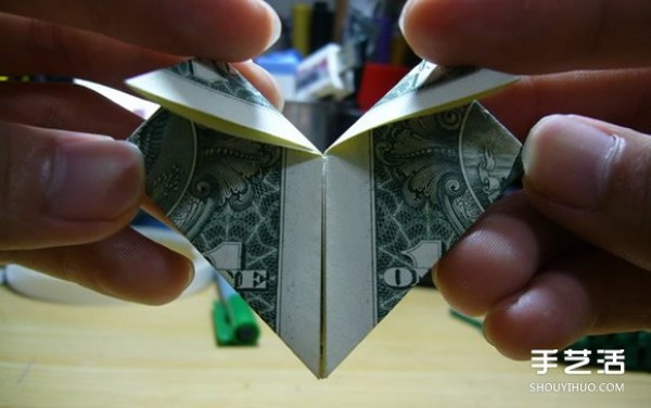 Illustration of the origami method of folding a dollar heart into a dollar bill