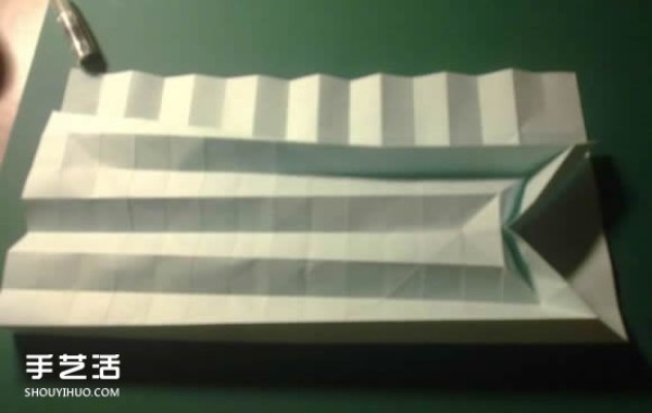 Detailed illustration of the folding process of Hatsune Miku origami