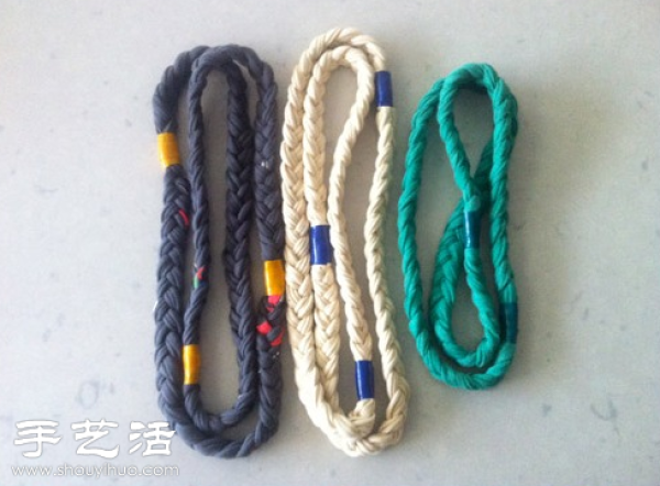 Old T-shirts are turned into treasures, handmade decorative braided ropes