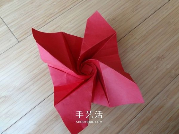 Represents beauty and love! Step by step illustration of handmade origami roses