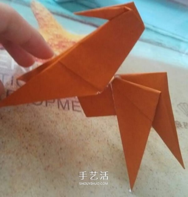 How to make an origami horse with illustrations of the steps of folding a three-dimensional horse by hand