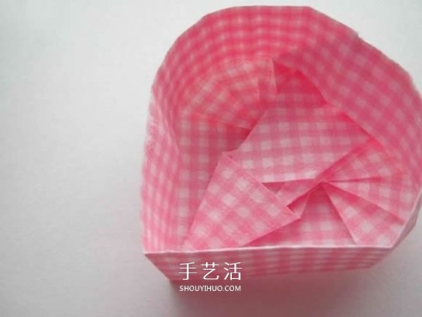 How to fold a love box and how to fold a heart-shaped carton with a lid and the steps Illustrations