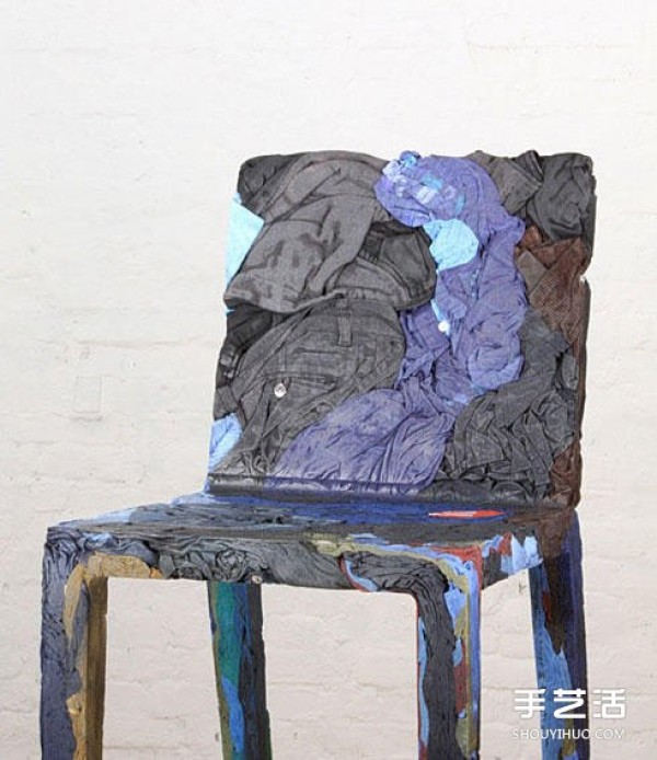 Use old clothes to make chairs. Pictures of chairs made from discarded clothes