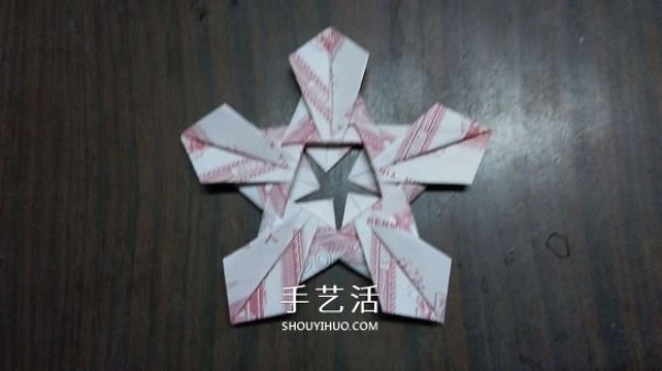 The origami method of the five-petal lotus illustrates the steps of folding the five-petal lotus with paper money