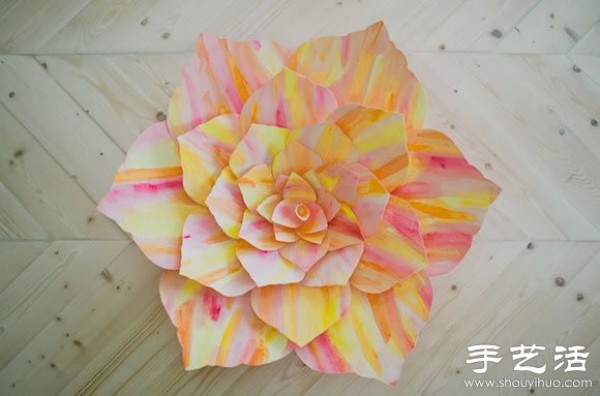 Step-by-step tutorial on how to make extra-large paper flowers and make homemade paper flowers