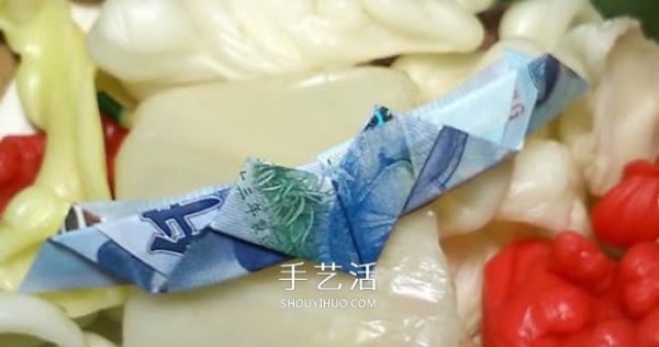 Simple paper money origami tutorial, how to fold a romantic love ring