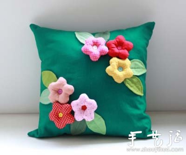 Tutorial on making decorative flowers with handmade fabrics