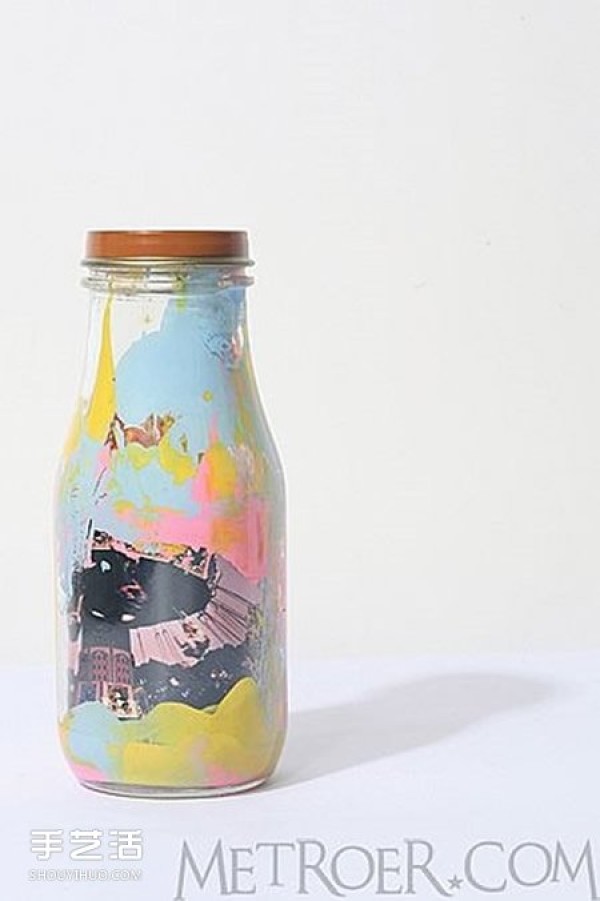 A collection of hand-drawn pictures of beverage bottles for appreciation of handmade beverage bottle paintings