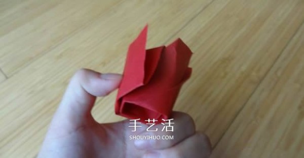 Represents beauty and love! Step by step illustration of handmade origami roses