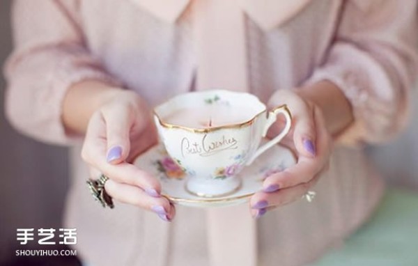 Beautiful and romantic teacup candle DIY, lighting a cup of warm candlelight