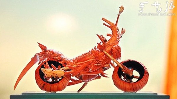 Lobster shells are turned into treasures and handmade DIY motorcycle models