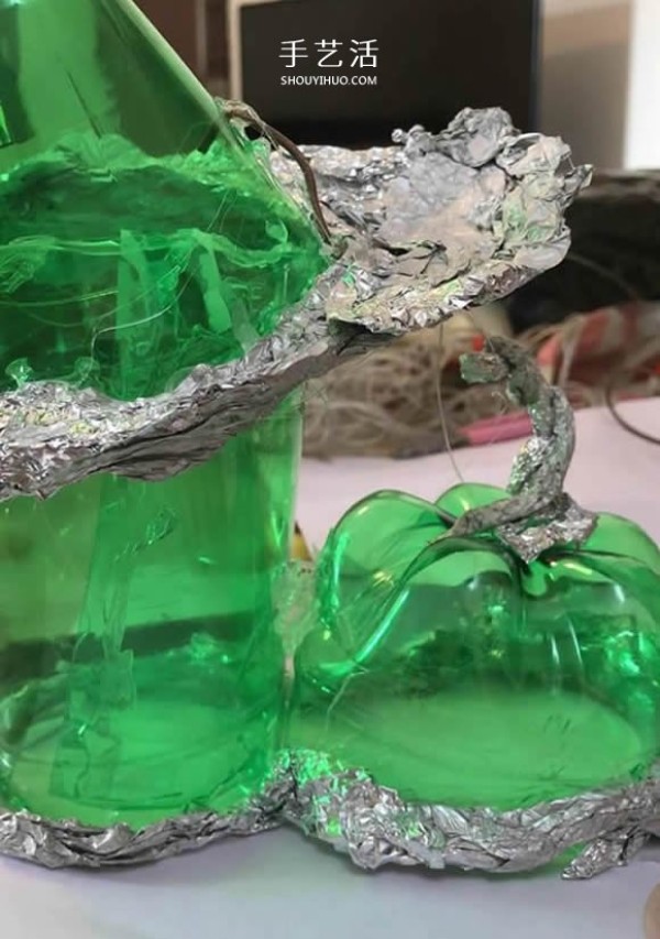 Illustrated tutorial on making a Halloween witch house from a Sprite bottle