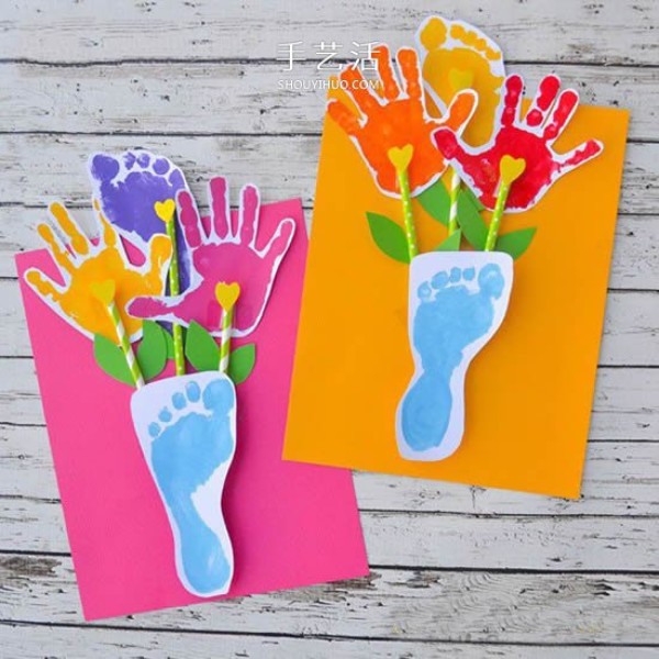 Creative and interesting DIY Mothers Day greeting card made with prints of palms and soles