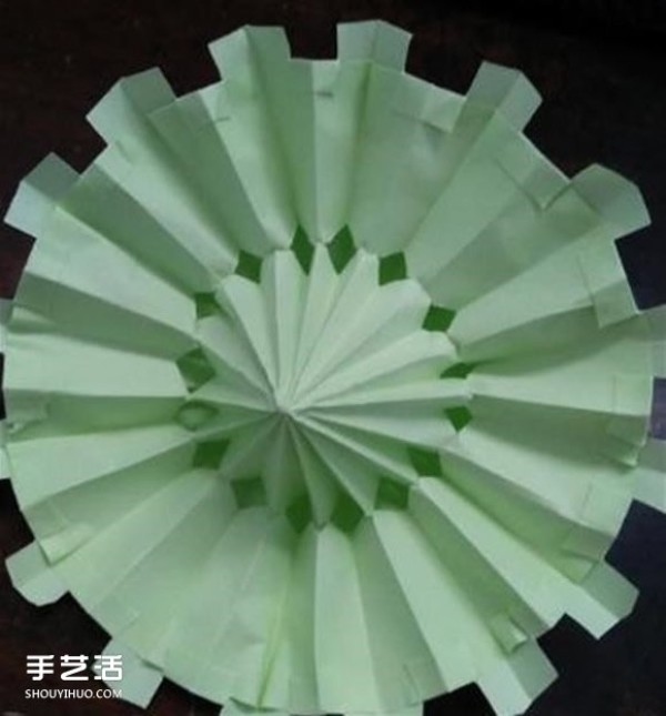 The folding method of a small three-dimensional umbrella illustrates how to make a paper umbrella for children