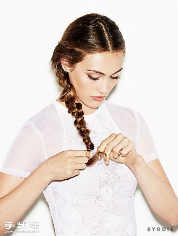 Simple steps to create natural loose braids