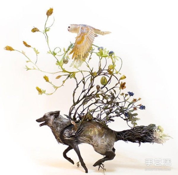 Ellen Jewett uses ceramics to capture the elegant spirituality of wild animals