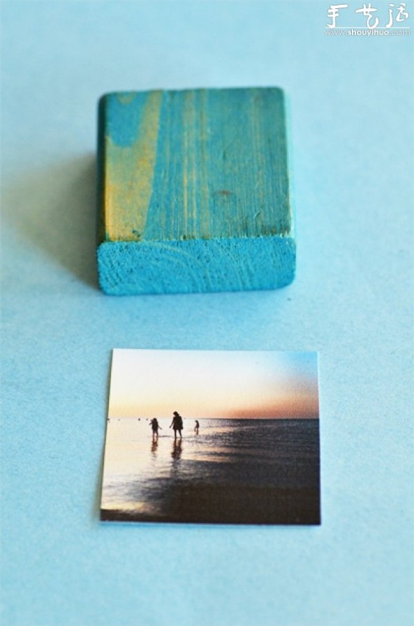 Wood block DIY to make lomo style photo jewelry