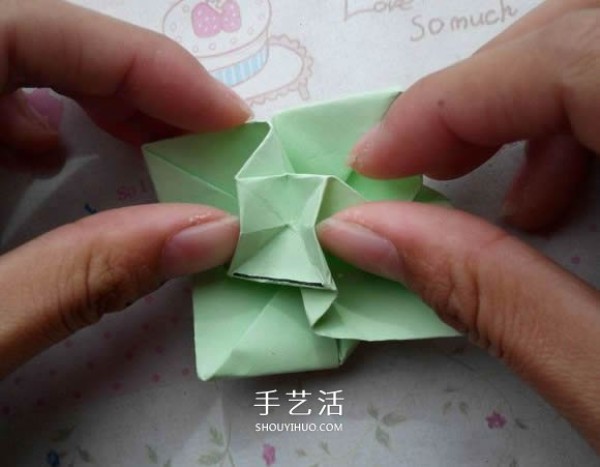 A tutorial on how to fold a diamond rose and a tutorial on how to fold a diamond rose