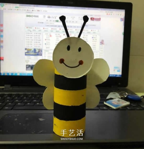 Use waste toilet paper tubes and paper cups to make a cute little bee