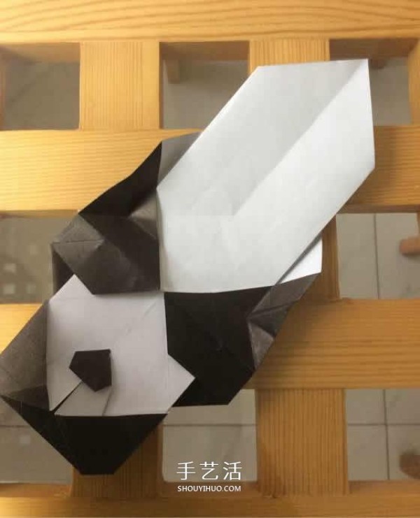 The origami step-by-step illustration of the crawling giant panda is so naive and cute~