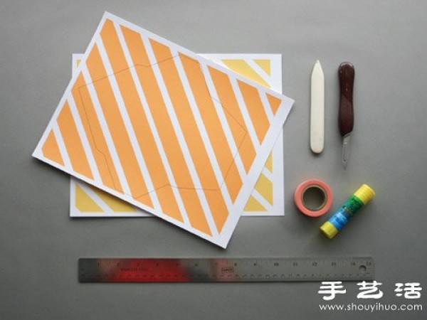 A simple illustration of how to fold an envelope, a simple hand-made envelope