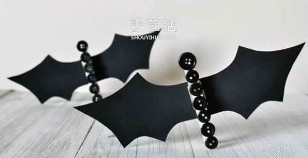 The tutorial for kindergarten to make handmade Halloween bats is simple and cute