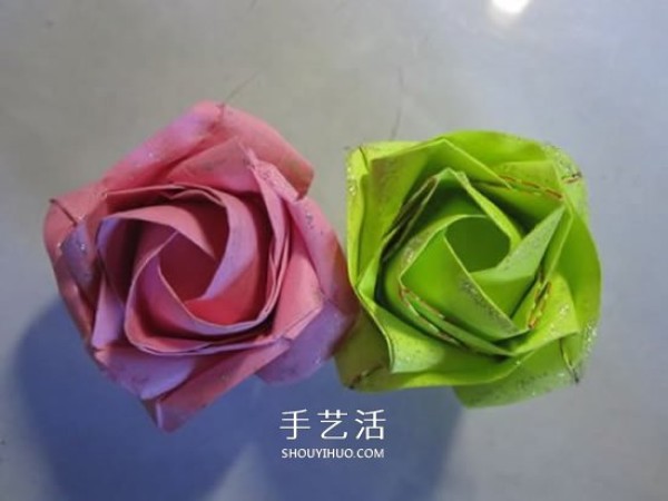 The origami illustration of the original paper rose is very detailed