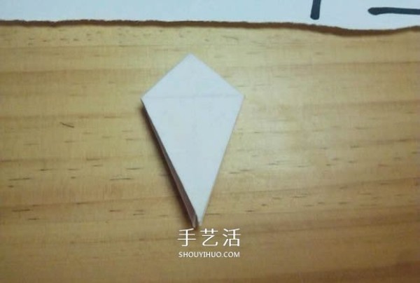 Illustration of folding method of Mandala flower, how to fold white Bana flower by hand