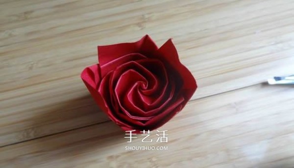 Represents beauty and love! Step by step illustration of handmade origami roses