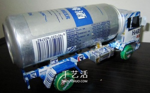 Illustration of how to make an oil tank truck model by hand using cans