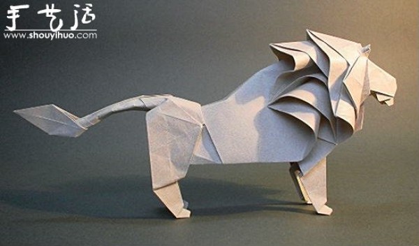 Appreciation of origami works such as lions and Pegasus