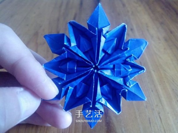 3D three-dimensional snowflake origami illustration, how to fold complex and exquisite snowflakes