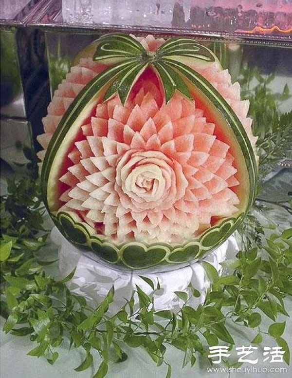 Exquisite peony watermelon carvings