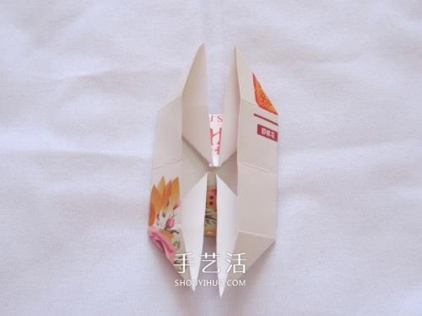 The folding method of the waste paper origami pen holder can also be used as a garbage box