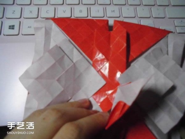 Kissing Fish Origami Illustration of the Super Complex Heart Folding Process