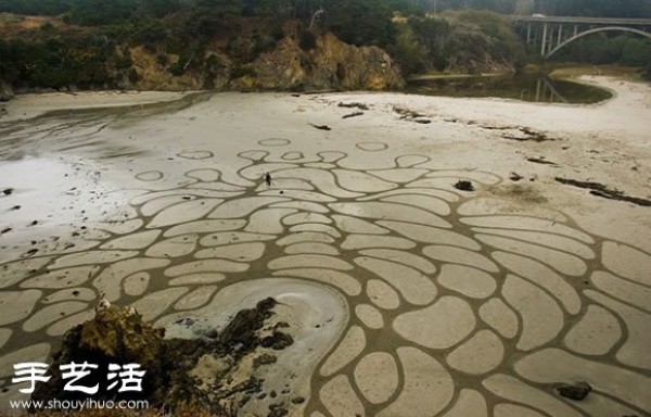 Shocking and beautiful giant sand painting