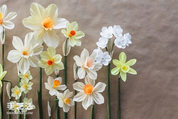 Using crepe paper to imitate pictures of colorful and exquisite paper art artificial flowers