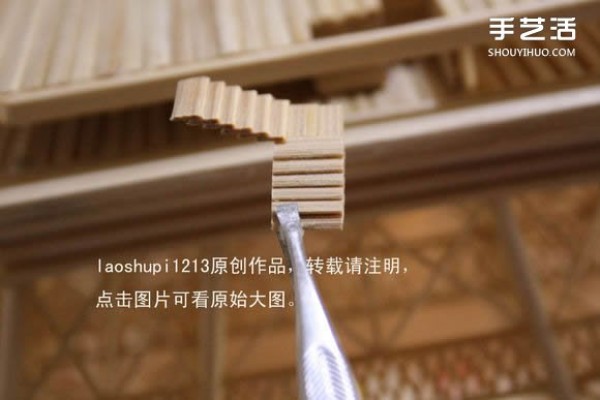 A detailed illustrated tutorial on making a model of the Eiffel Tower using chopsticks and bamboo skewers