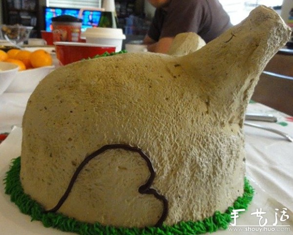 Roasted turkey-shaped ice cream cake