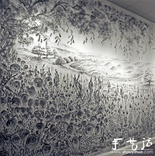 Landscape painting created by DIY after sticking charcoal powder on fingers